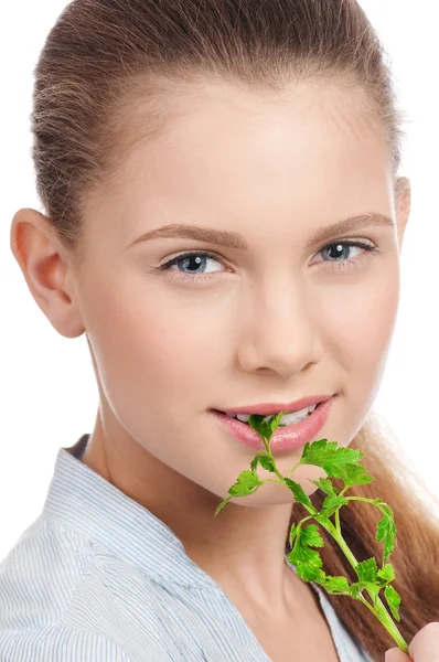 A fiatal szépség nő, zöld petrezselyem — Stock Fotó