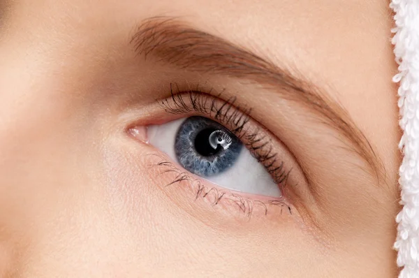 Gyönyörű lány kék szem make-up zóna — Stock Fotó