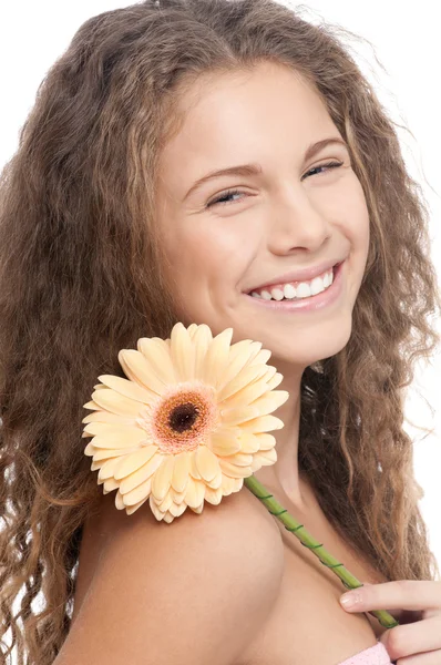 Красива дівчина з ідеальною шкірою і квіткою — стокове фото