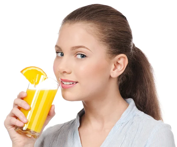 Junge Frau mit Glas Orangensaft isoliert — Stockfoto