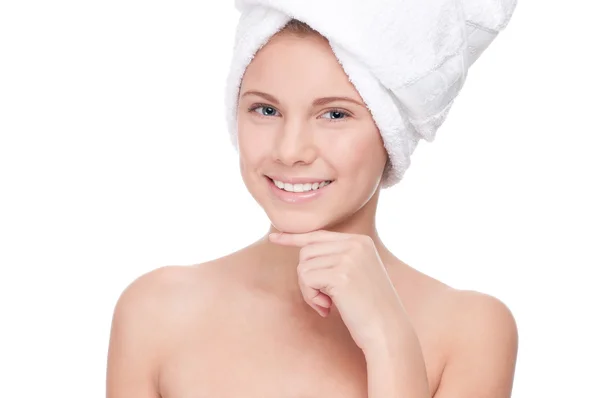 Menina bonita com pele perfeita e toalha — Fotografia de Stock
