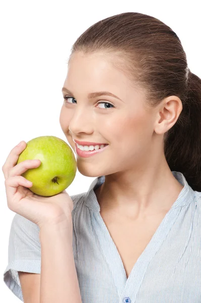Jeune femme de beauté avec pomme verte — Photo