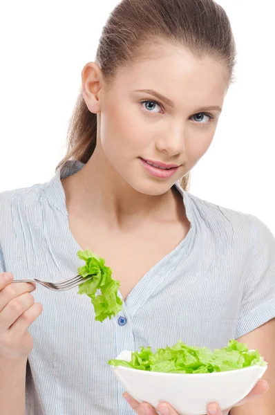 かなり若い女性はレタスのサラダを食べるします。分離されました。 — ストック写真