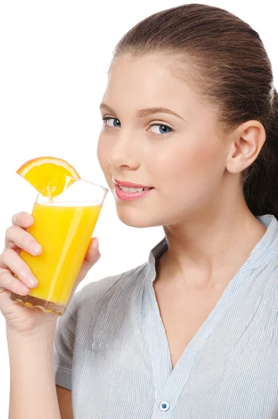 Junge Frau mit Glas Orangensaft isoliert — Stockfoto