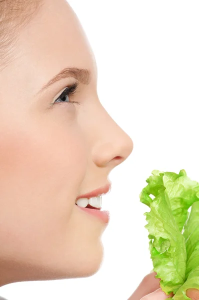 Junge Schönheit Frau mit grünem Salat — Stockfoto