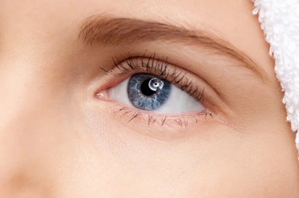 Schöne Mädchen blaue Augen Make-up Zone — Stockfoto