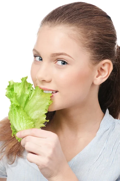 Unga skönhet kvinna med grön sallad — Stockfoto