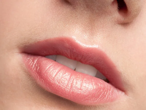 Close-up lábios de beleza jovem mulher — Fotografia de Stock