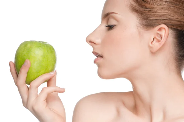 Mujer comer manzana verde —  Fotos de Stock