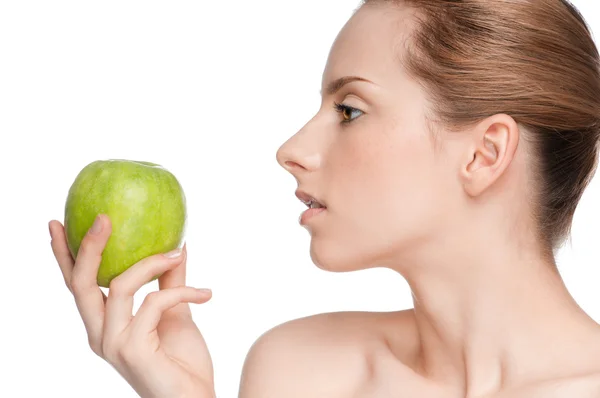 Mulher comer maçã verde — Fotografia de Stock