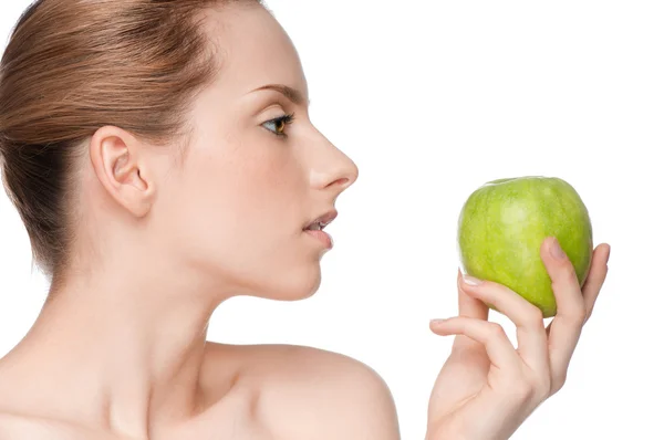 Mulher comer maçã verde — Fotografia de Stock