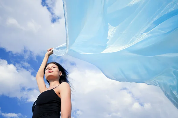 Mujer con tela azul — Foto de Stock
