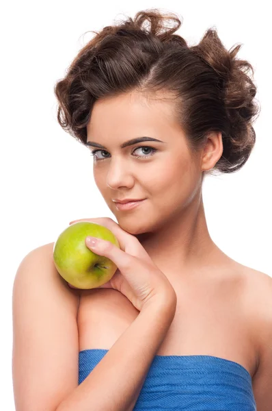 Tatlı yeşil elma ile güzellik kadın portresi — Stok fotoğraf