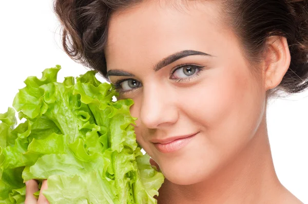 Primo piano ritratto di bellezza emotiva donna con lattuga verde — Foto Stock