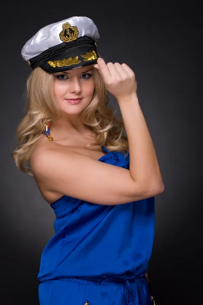 Detailní portrét ženy v sailor cap — Stock fotografie