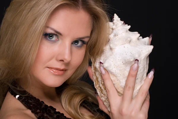 Vértes shell divat nő portréja — Stock Fotó