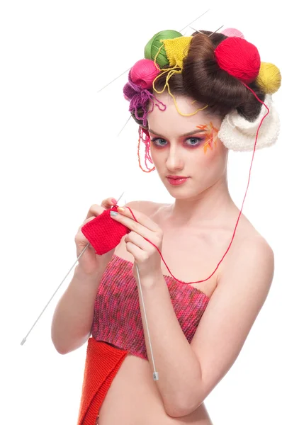 Крупный план моды женщина с цветом лица в стиле вязания — стоковое фото