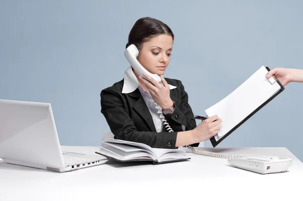 Busy business woman talking by phone — Stock Photo, Image