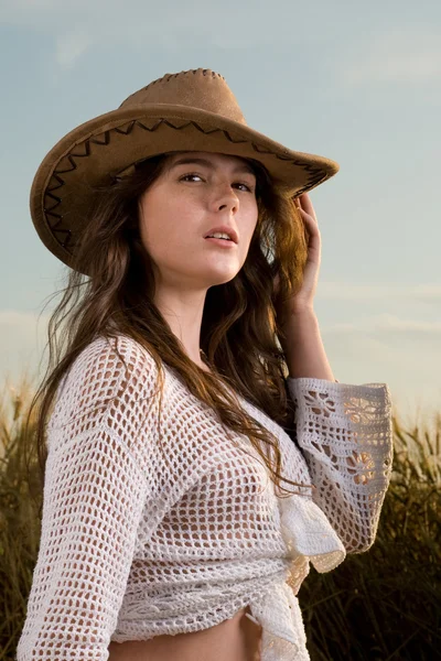 Menina eslava em roupas de cowboy — Fotografia de Stock