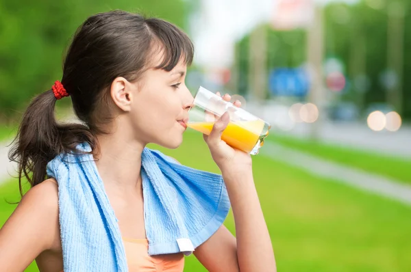 Girl drinking juice after exercise — Stock Photo, Image