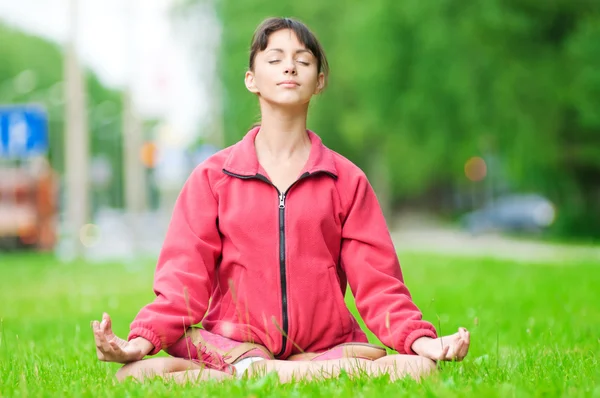 Teenage girl doing yoga exercise — Stock Photo, Image