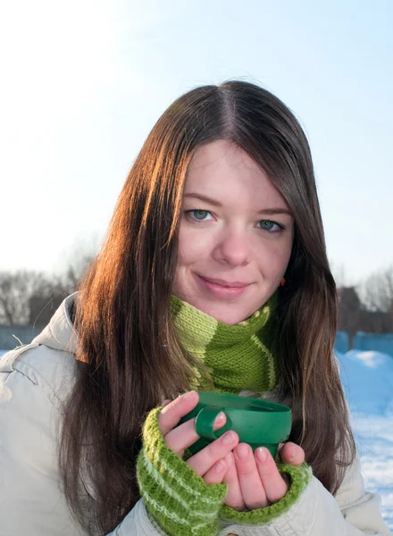 Girl on winter picnic with cup of hot tee — Stock Photo, Image