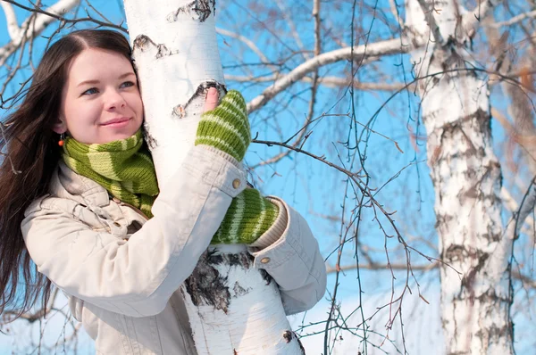 Beautiful girl in green over tree and blue sky — Stock Photo, Image