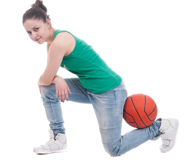 Krásná mladá basketbal ženy ve studiu — Stock fotografie