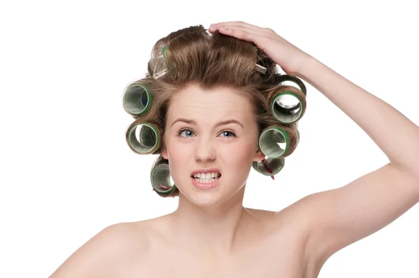 Kobieta Curlingu włosy z rolką — Zdjęcie stockowe