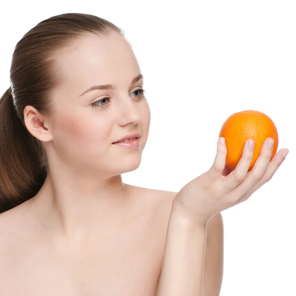 Donna mangiare mela verde e arancia — Foto Stock