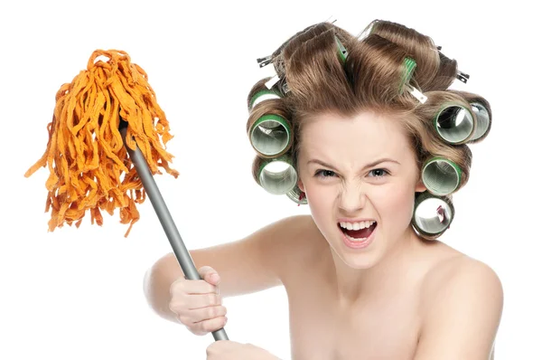 Wütende Frau in Haarspangen hält Abstrich in der Hand — Stockfoto