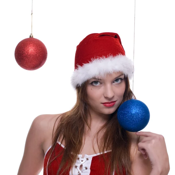 Mulher em vestido de Papai Noel e bolas de Natal — Fotografia de Stock