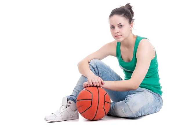 Bela jovem mulher de basquete em estúdio Imagens Royalty-Free
