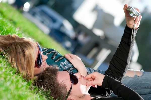 Emotional teenage couple photographing outdoor — Stock Photo, Image