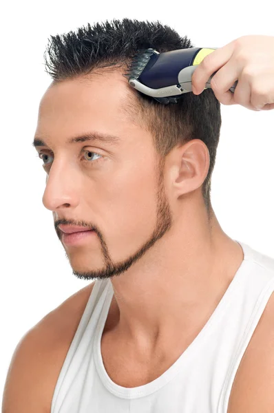 Stříhání vlasů atraktivní muž — Stock fotografie