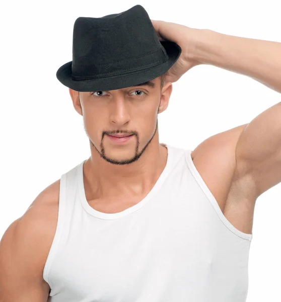 Jovem homem bonito em chapéu preto — Fotografia de Stock