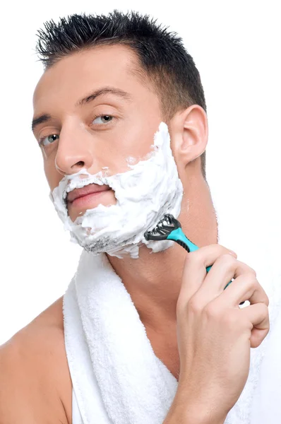 Портрет человека, который бреется с пеной — стоковое фото