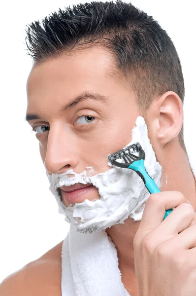 Ritratto di uomo che si depila con schiuma — Foto Stock
