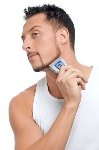Genç yakışıklı adam tıraş oluyor. — Stok fotoğraf