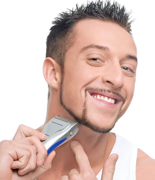 年轻英俊的男人刮胡子 — 图库照片