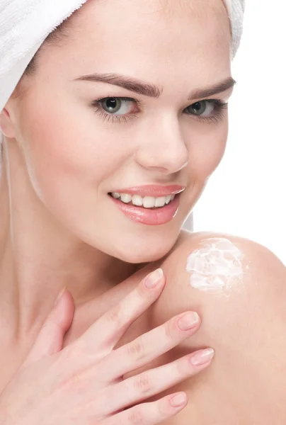 Woman applying moisturizer cream on shoulders — Stock Photo, Image