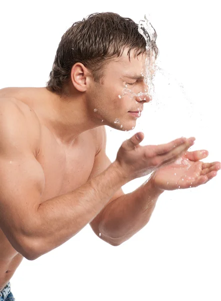 Joven lavarse la cara —  Fotos de Stock