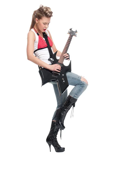 年轻的岩石与电吉他的女人 — 图库照片