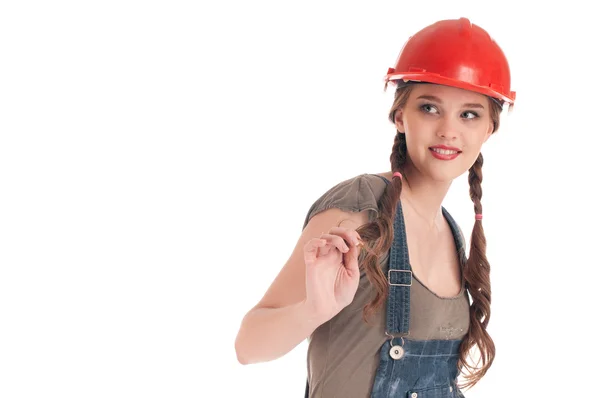 Молода грайлива робітнича жінка в капелюсі і шоломі — стокове фото