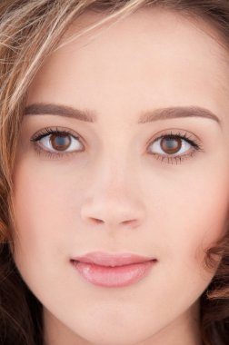 Close-Up açık maekeup ile güzel bir kız