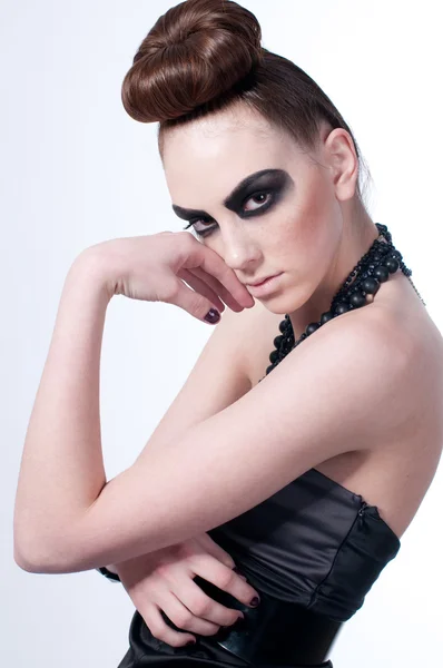 Szép divat modell fekete make-up — Stock Fotó