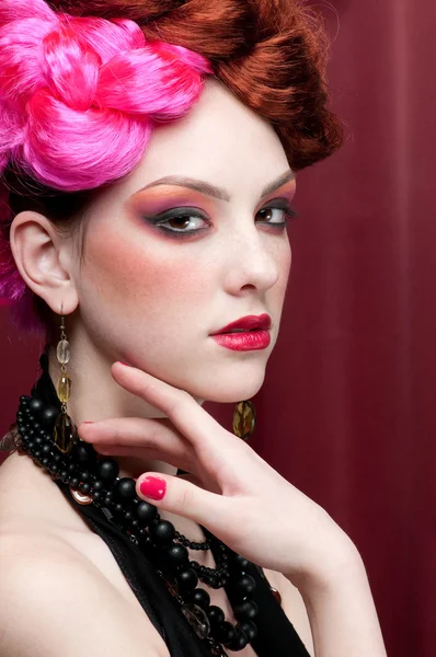 Retrato de close-up de moda menina rosto com jóia — Fotografia de Stock