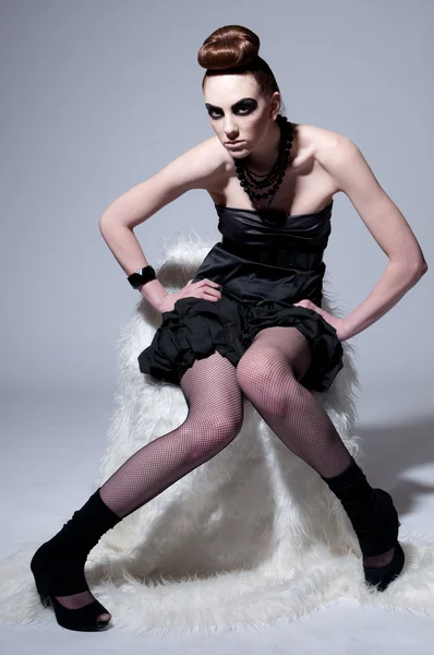 Güzel moda model siyah makyaj ile — Stok fotoğraf