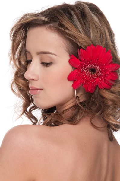 Primo piano di bella ragazza con fiore di aster rosso — Foto Stock