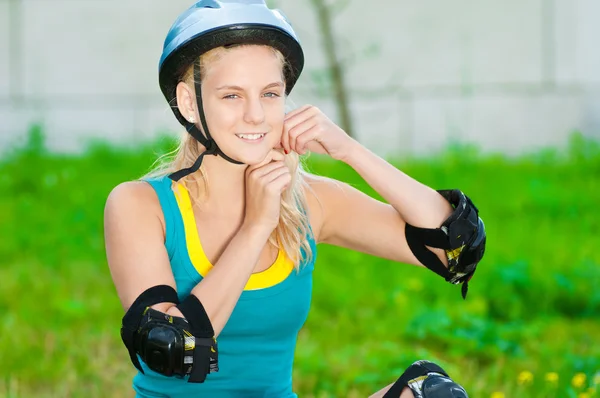 Young brunette woman on roller skates — Stock Photo, Image